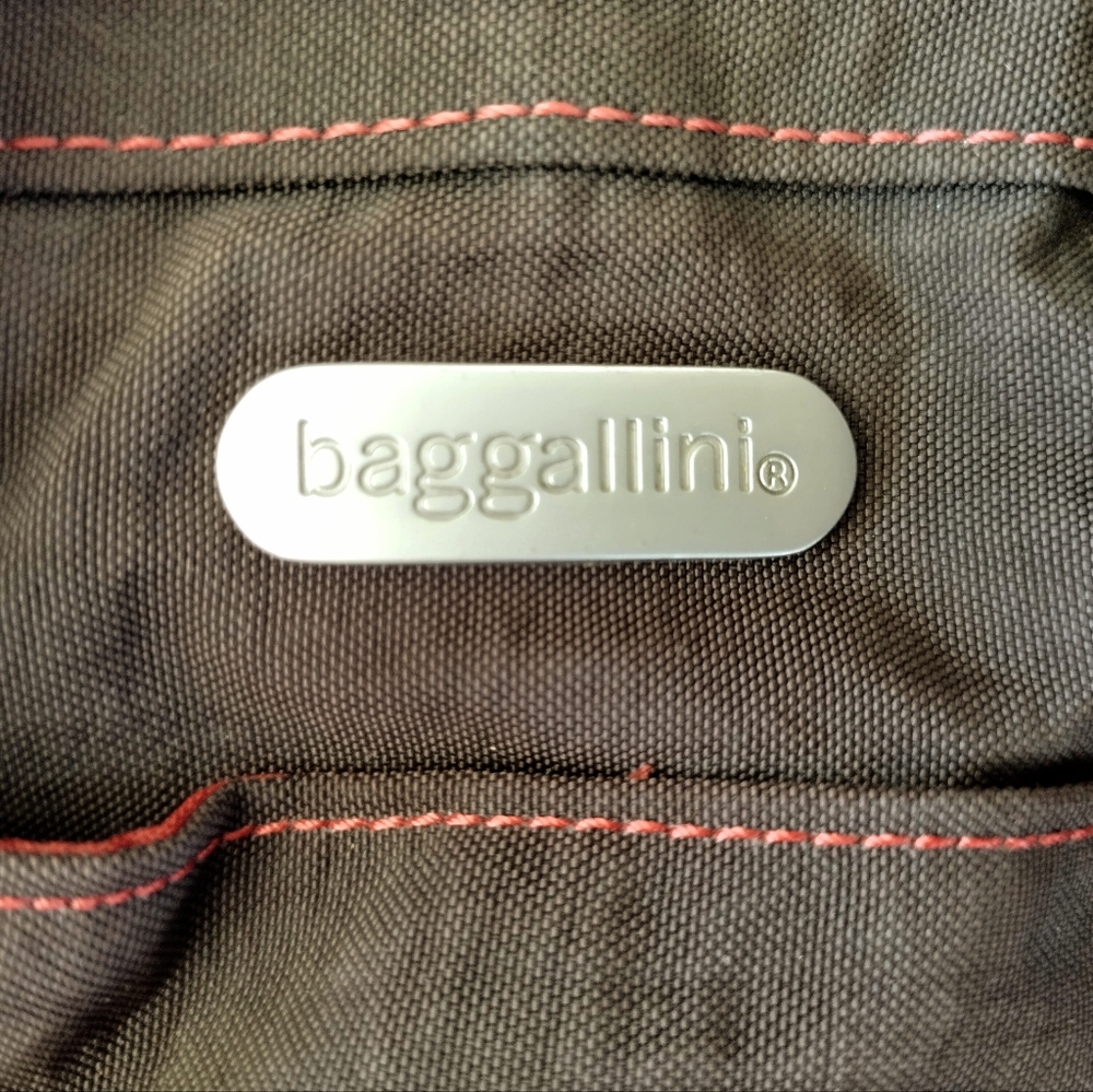 Small Baggalini Purse - Picture 3 of 7